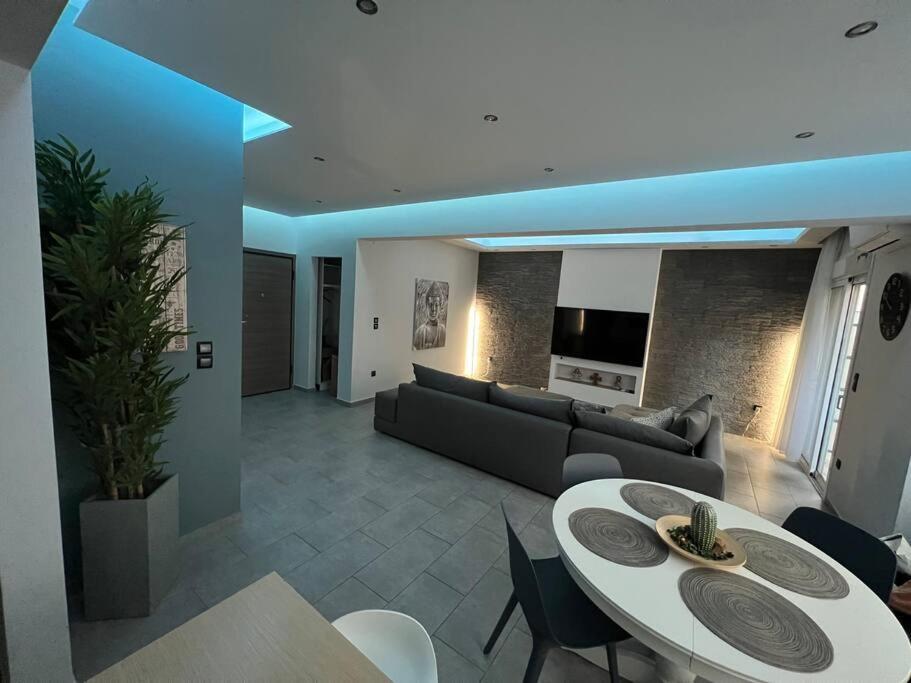 Live Minimal Apartment Athena Bagian luar foto