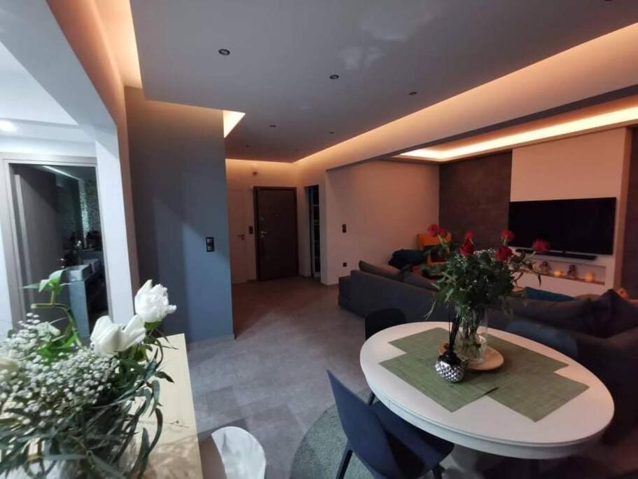 Live Minimal Apartment Athena Bagian luar foto