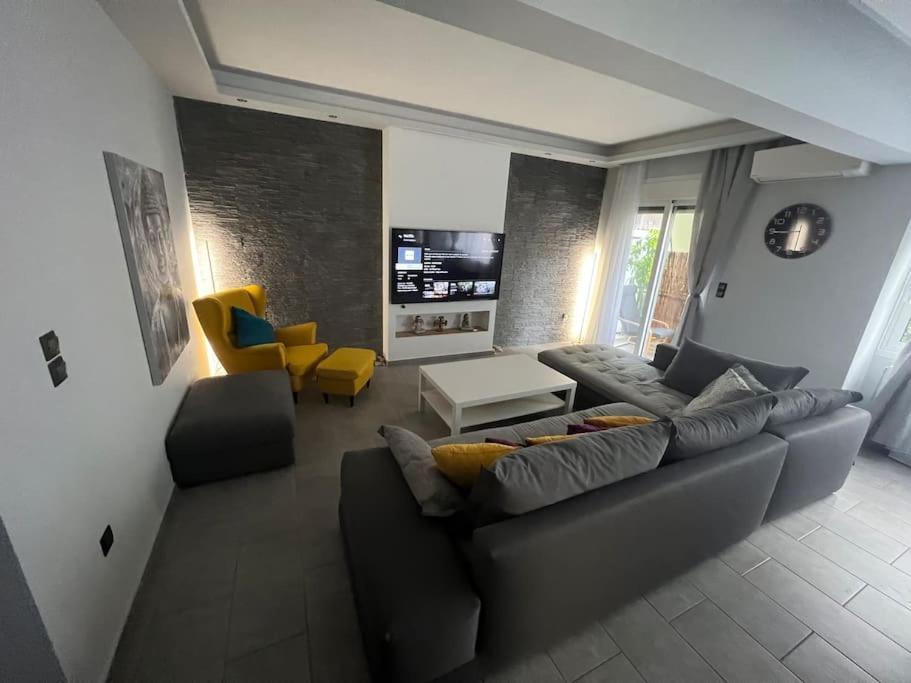 Live Minimal Apartment Athena Bagian luar foto