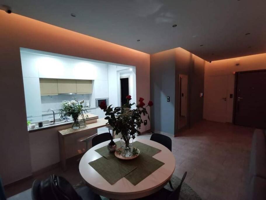 Live Minimal Apartment Athena Bagian luar foto