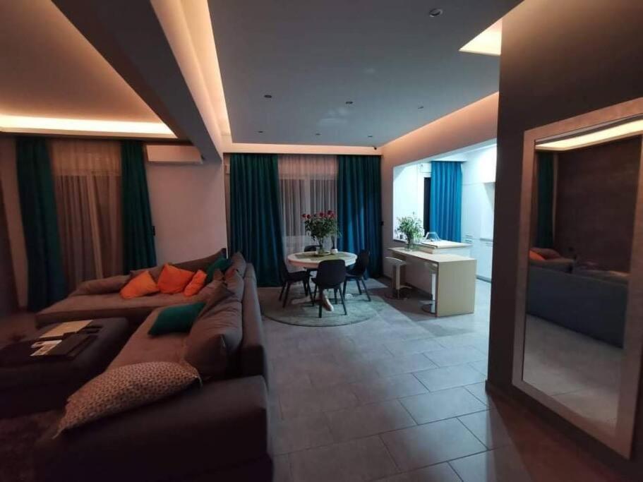 Live Minimal Apartment Athena Bagian luar foto
