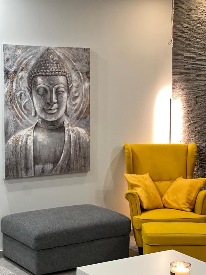 Live Minimal Apartment Athena Bagian luar foto