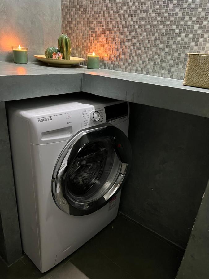 Live Minimal Apartment Athena Bagian luar foto